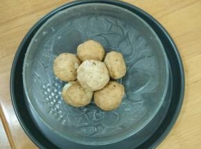 炸定型后捞出。