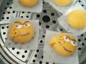 全部做好后放到蒸锅发酵半个小时左右，开火蒸15分钟焖三分钟。