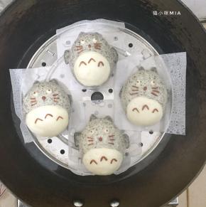 锅中放入3厘米高度水位，中小火蒸18分钟