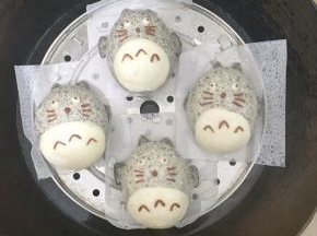 锅中放入3厘米高度水位，中小火蒸18分钟