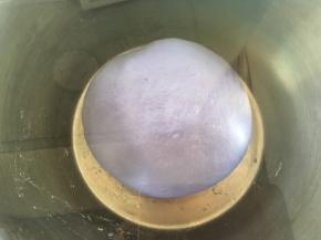 揉好的面团同样盖保鲜膜室温发酵至两倍大