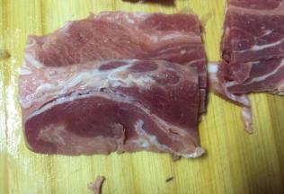 培根肉一切为二