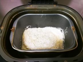 面包桶放入面包机里面