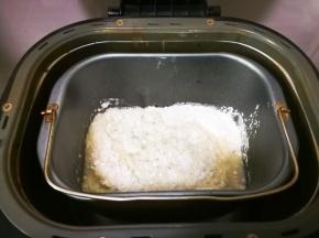 面包桶放入面包机里面