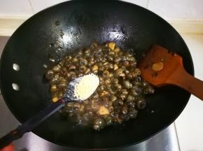 放入鸡精