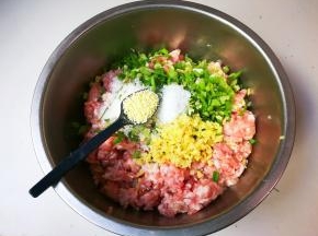 放入鸡精