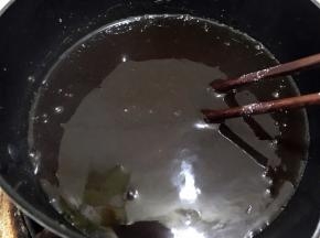 这里做好的熟浆是稀糊状的