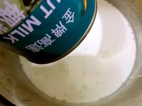 加入一罐椰浆400克