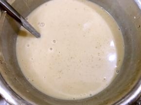 黄糖层生熟浆就做好了
再把前面做好的椰汁层拿出来