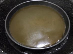 盖上锅盖蒸2分钟左右，等粉层变透明即可