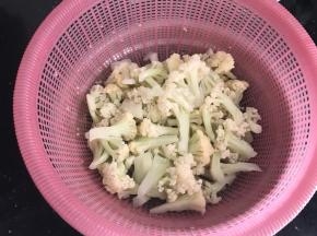 过完凉水再捞出来沥干水份