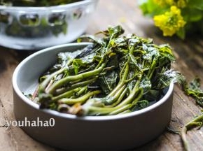 吃的时候品尝一下味道，若太咸就用清水冲洗一下再吃