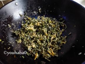 待蛋液基本凝固时，再翻炒蛋液全熟后即可起锅，全程无需放盐