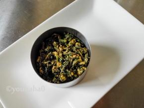 装盘的时候用慕斯框凹了一个造型，效果就比直接装盘好看很多