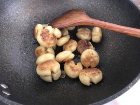 把土豆放入