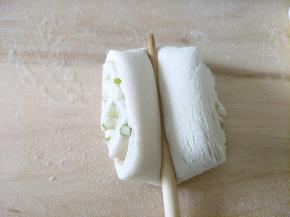 筷子在中间压一下