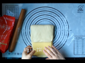 把多余的那部分面片翻折下来