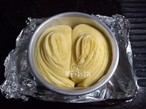 在28℃左右的环境下发酵至2倍大