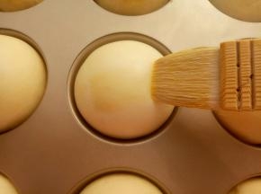 表面刷一层蛋液。