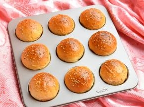 烤箱180度预热，放入中下层烤20分钟。出炉