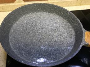 取锅准备烧焯油菜花苔的水