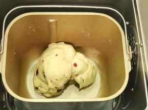 面包机停止工作后，检查面团呈光滑状态