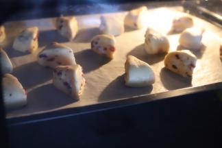 烤箱预热185度，上下火中层15分钟