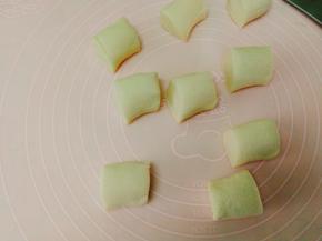 分割成大小均匀的小剂子，