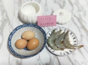 准备食材，最后准备一个有盖子的器具。