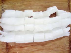 粉放占板切小块