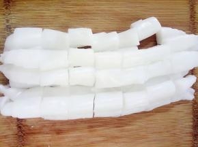 粉放占板切小块