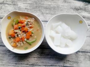 煮好装碗，粉也装一些在碗中