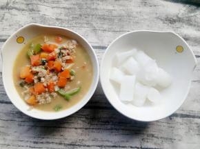 煮好装碗，粉也装一些在碗中