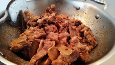 最后汤汁吸收，断火出锅。