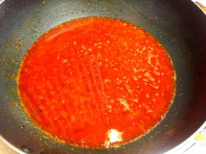 加入适量清水煮开。