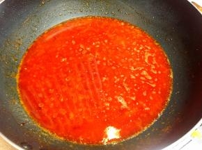 加入适量清水煮开。