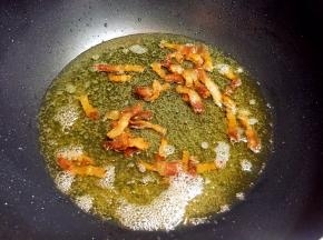 肥肉全部变干就可以了。