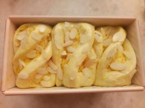 撒上杏仁片