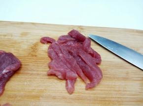 牛肉改刀再切丝