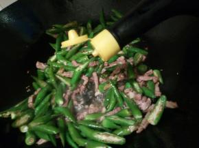 加生抽一勺，盐少许