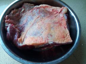 牛肉买了3斤，一起多卤一点，也可以选择买牛腱子卤