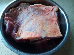 牛肉买了3斤，一起多卤一点，也可以选择买牛腱子卤