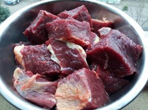 牛肉切大块（这样卤好方便切片）