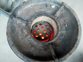 煤饼炉生火，加上煤球，煤球烧旺