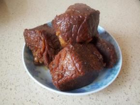 煮好的牛肉，晾凉，方便切片