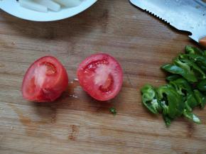 西红柿青椒切块