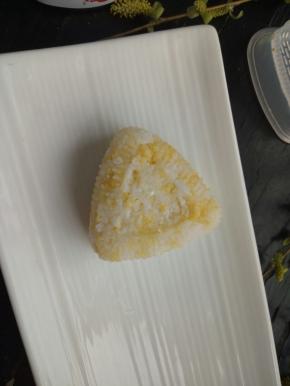 小心地取出，摆在盘子里！