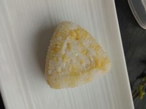 小心地取出，摆在盘子里！