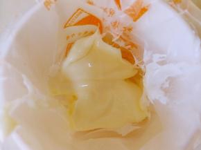 沙拉酱放入裱花袋里面