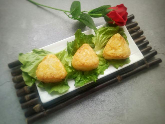 煎金枪鱼饭团